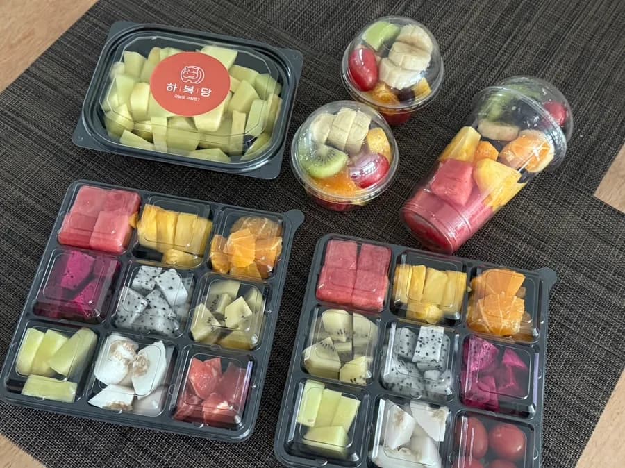 Delivered fruit lunchboxes and cup fruit from Habokdang Anyang Pyeongchon Branch