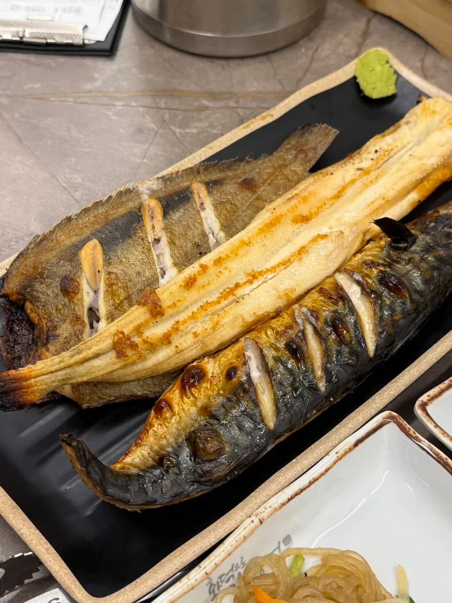 Oven-grilled gajami, mackerel, and eel with braised mackerel