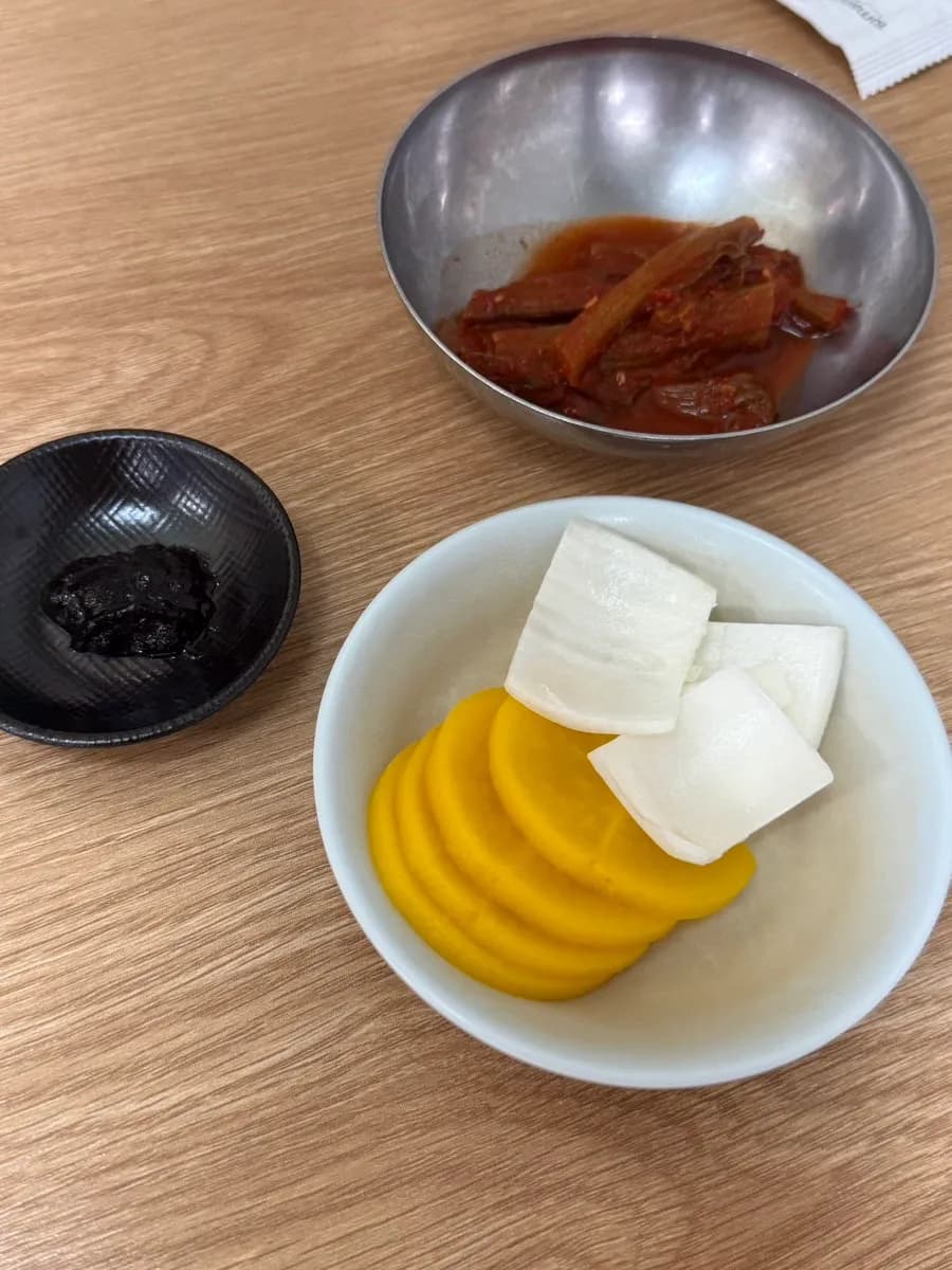 Large meal portion ordered at Yeosu Sunshimwon