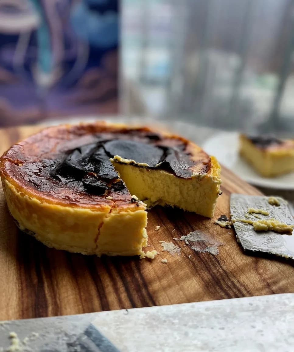 تجربة Jingni الأولى في صنع Homemade Basque Cheesecake