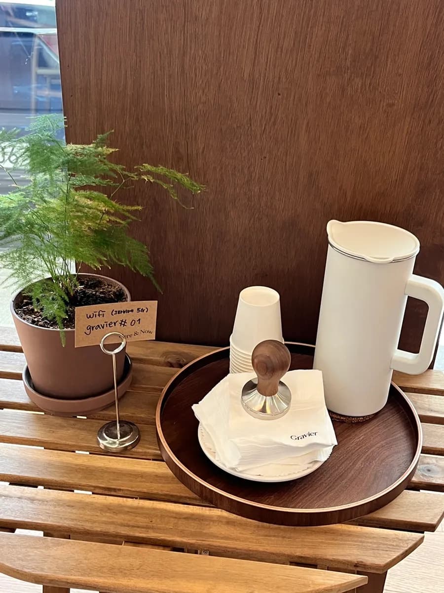 Wood-toned water and napkin area at Gravie cafe