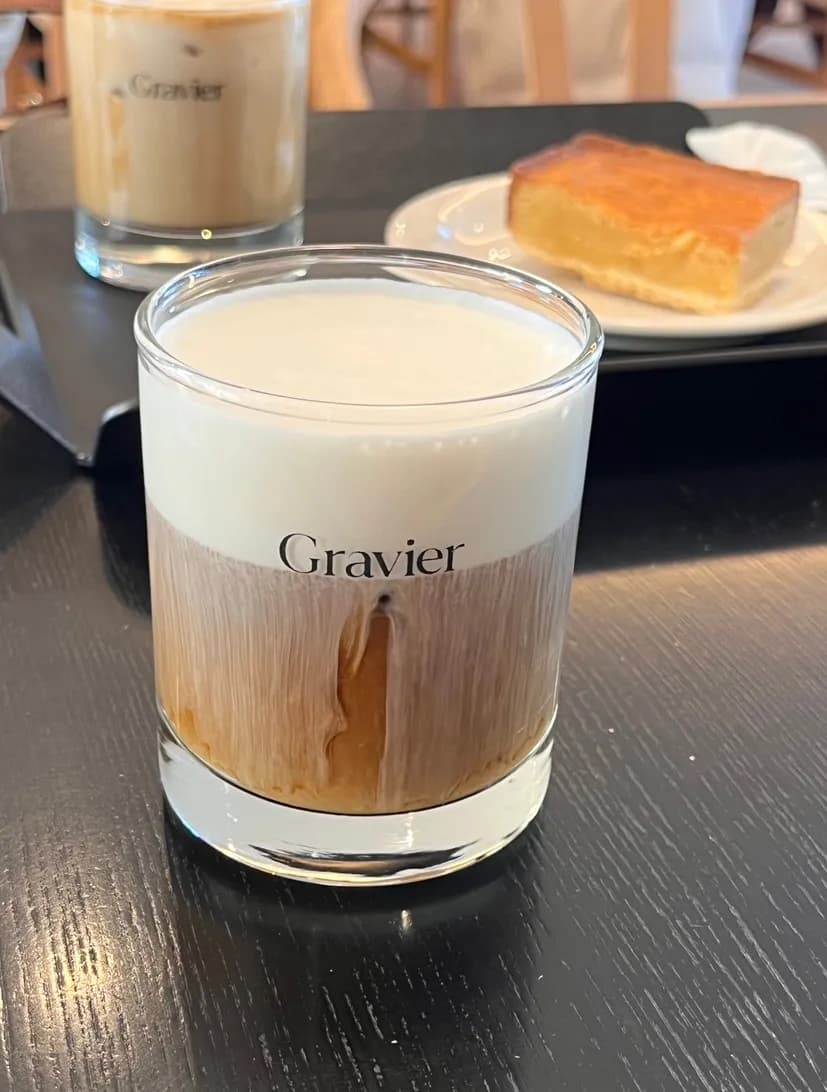 Cold brew Einspanner and nutty cream latte at Gravie