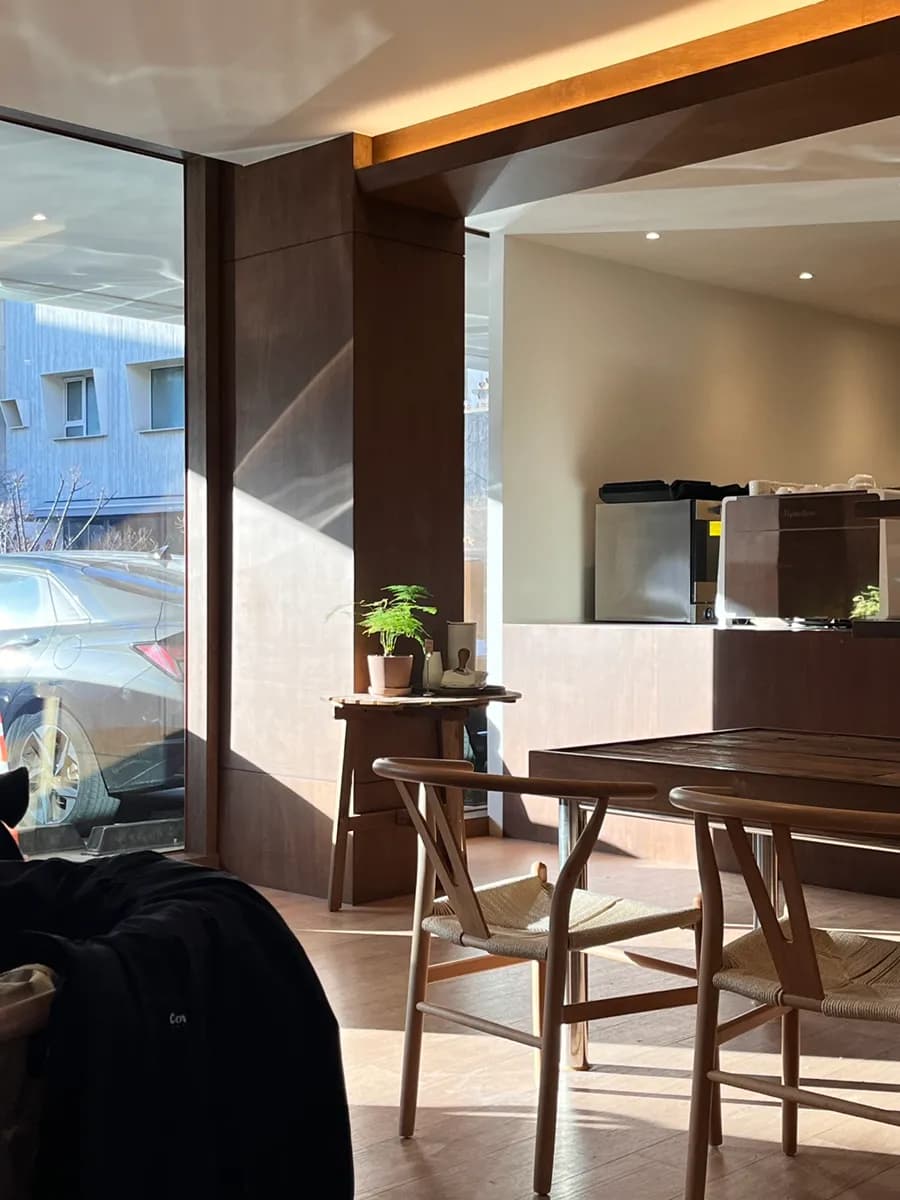 Wide comfortable chairs and sunny wood-toned cafe atmosphere