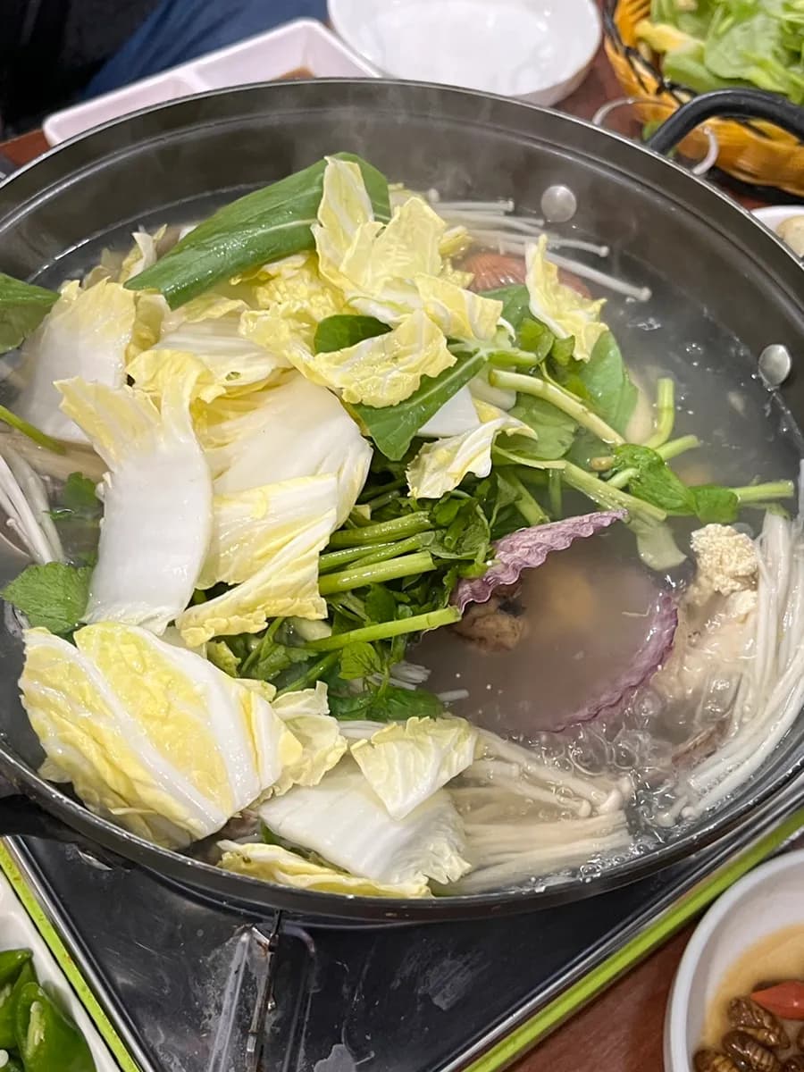 Mukho Susan sa Bakdal-dong, Anyang: sashimi spot sa Bakdal Market na may old-school vibe at terrace