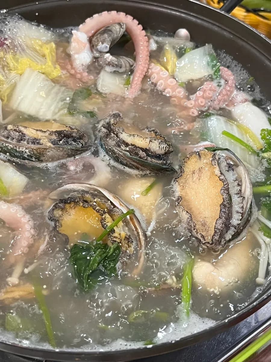 Mukho Susan sa Bakdal-dong, Anyang: sashimi spot sa Bakdal Market na may old-school vibe at terrace