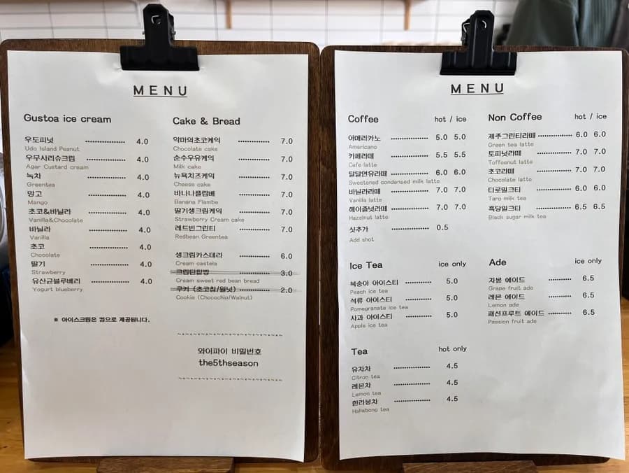 Cafe The Fifth Season sa Jeju Hallim malapit sa Saebyeol Oreum, wedding cafe at latte spot