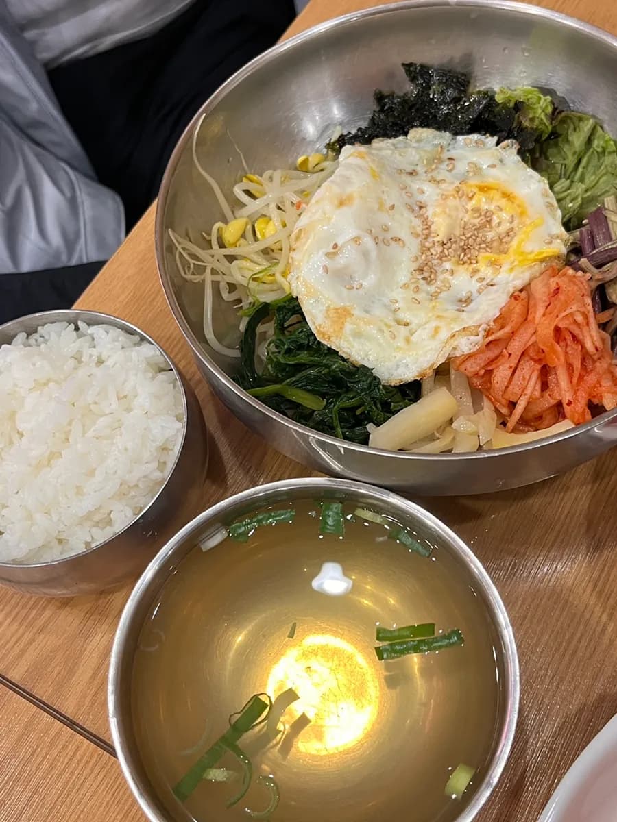 Anyang Hogye-dong ; Wonjo Myeolchi Guksu 2e succursale | nouilles aux anchois au bouillon léger, mandu et bibimbap, bonne adresse de nouilles à Anyang