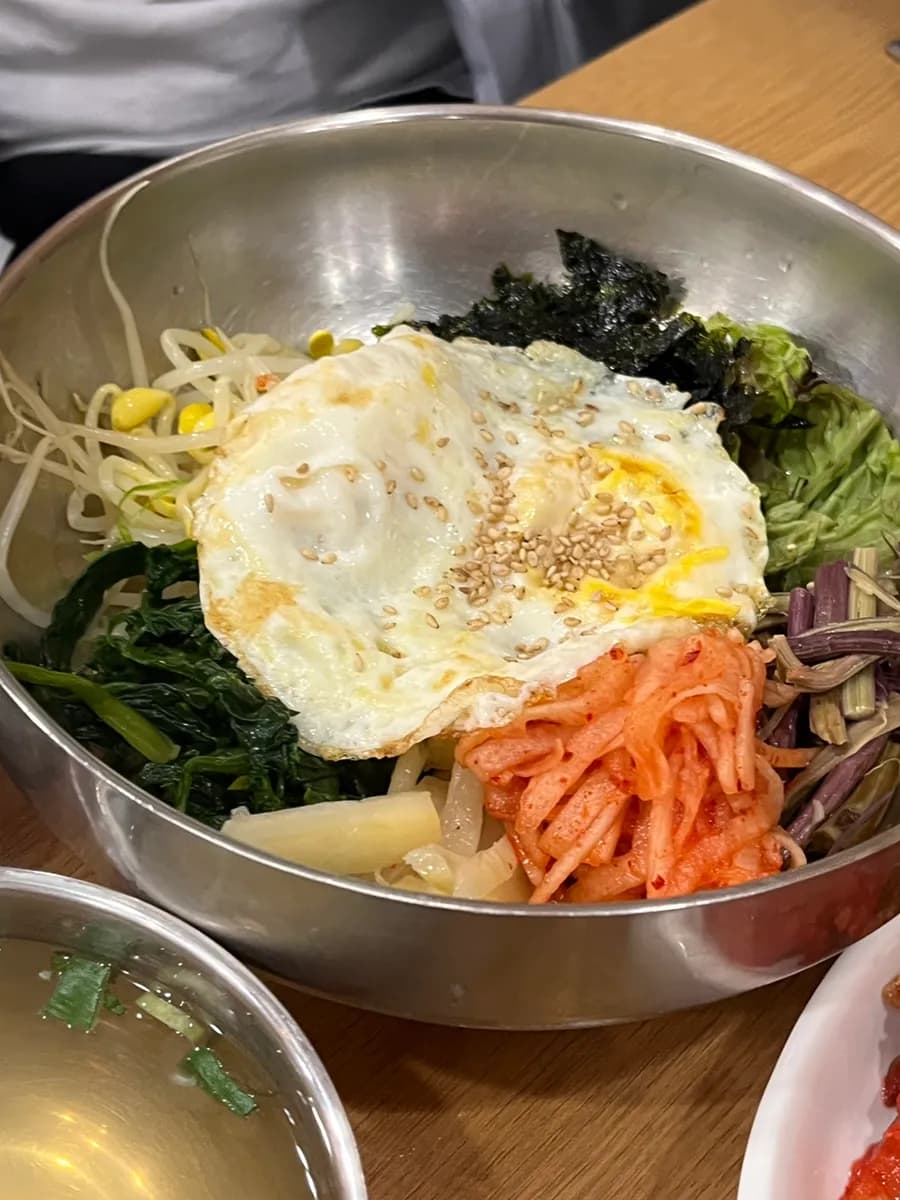 Anyang Hogye-dong ; Wonjo Myeolchi Guksu 2e succursale | nouilles aux anchois au bouillon léger, mandu et bibimbap, bonne adresse de nouilles à Anyang