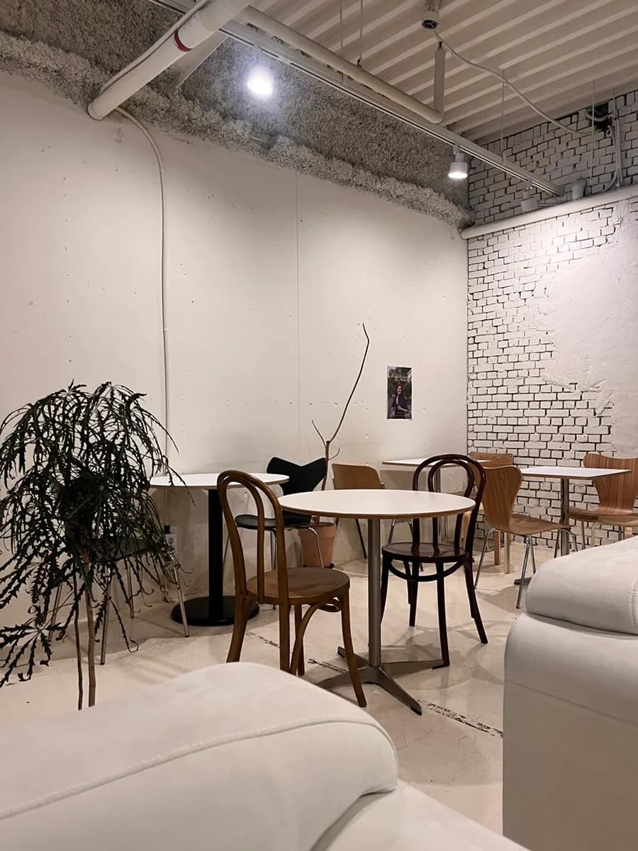 Diani Coffee Beomgye croffle cafe review body image 4