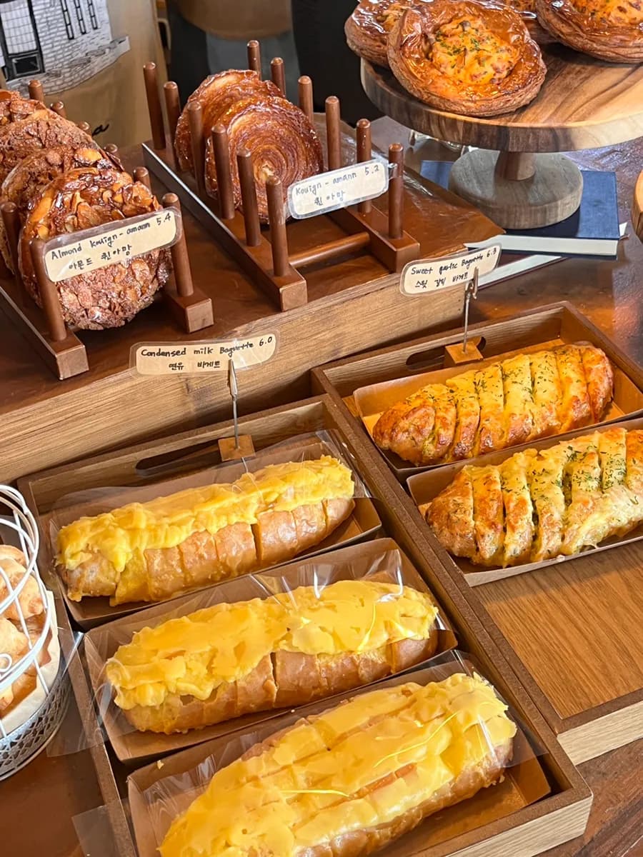 Le Pain de Paris in Haenggung-dong: Croissants, Brunch, Kartoffelsuppe und Sweet-Corn-Eis