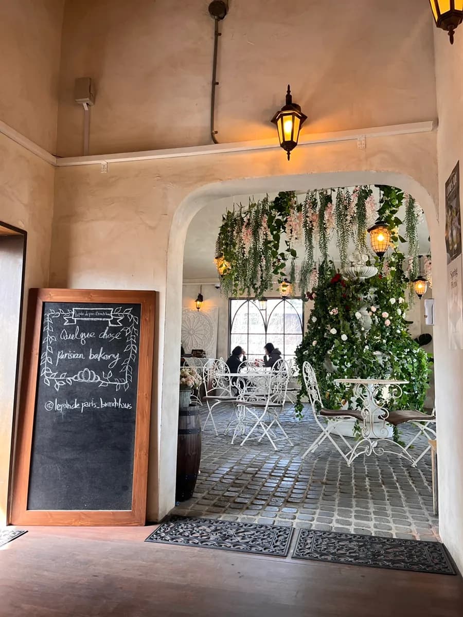 Le Pain de Paris in Haenggung-dong: Croissants, Brunch, Kartoffelsuppe und Sweet-Corn-Eis