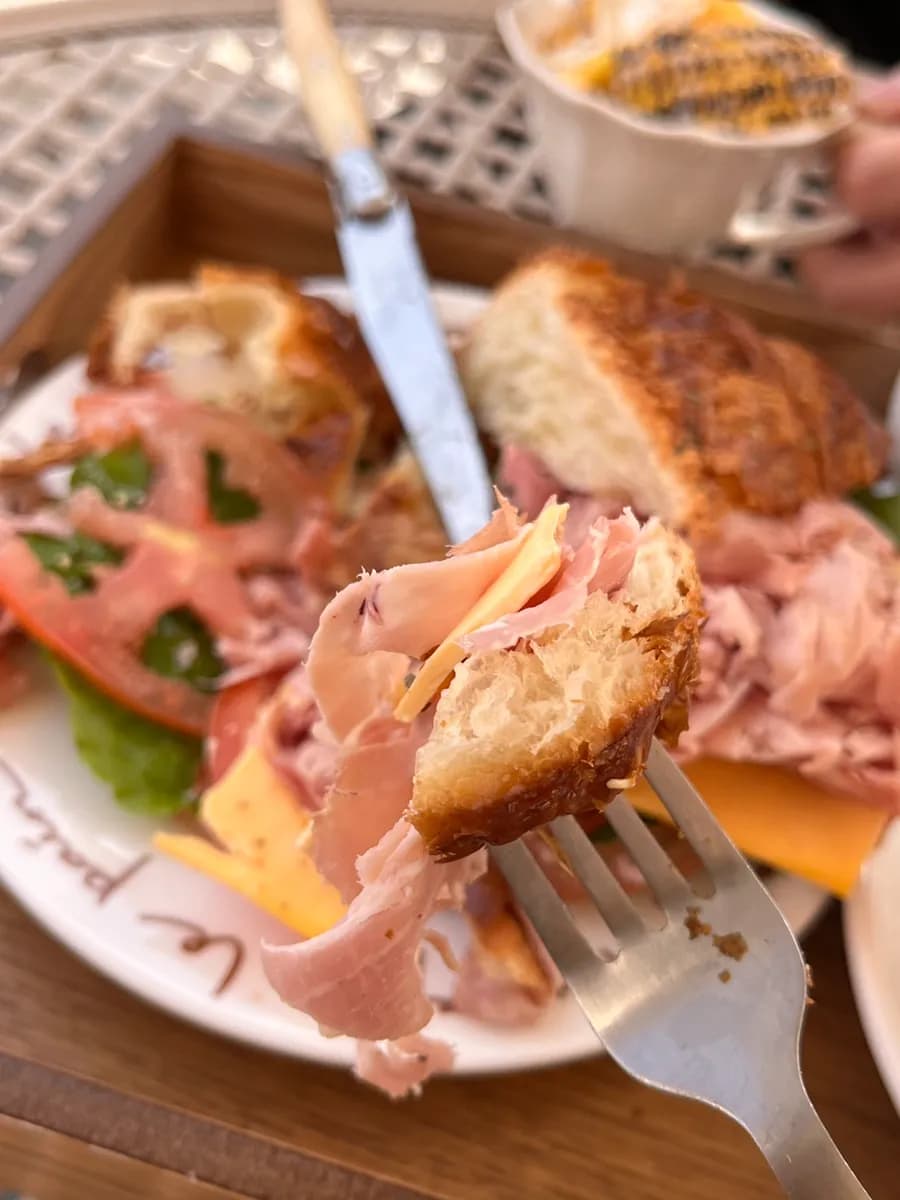 Le Pain de Paris in Haenggung-dong: Croissants, Brunch, Kartoffelsuppe und Sweet-Corn-Eis