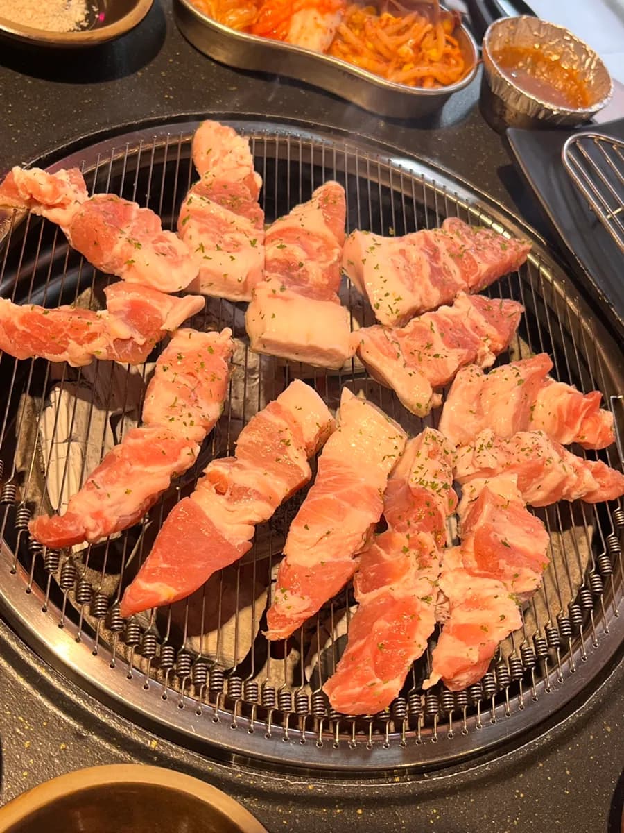 Geumjeong Station के पास Sanbon-dong में Duttumdon 288 का aged grilled meat
