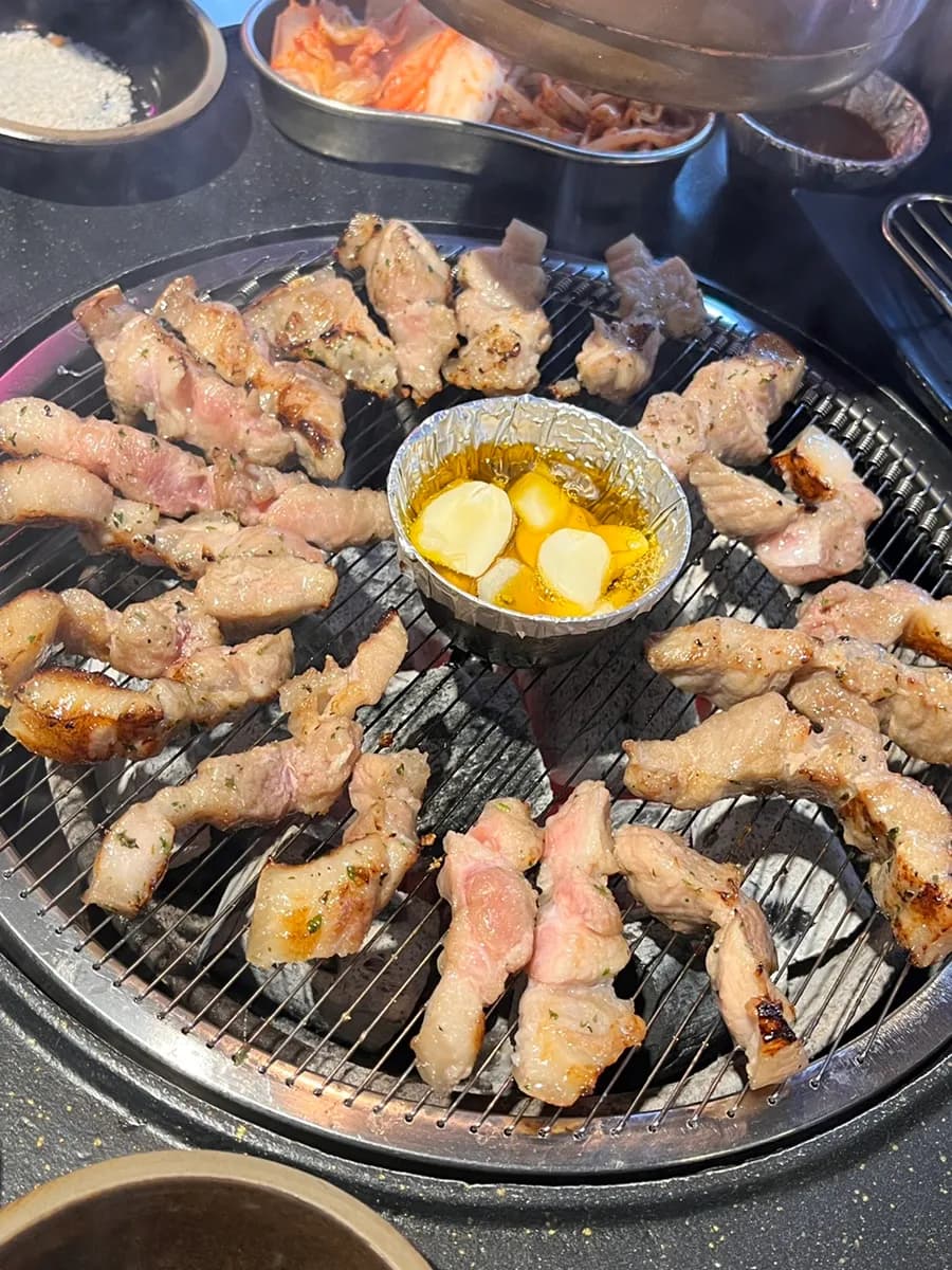 Geumjeong Station के पास Sanbon-dong में Duttumdon 288 का aged grilled meat