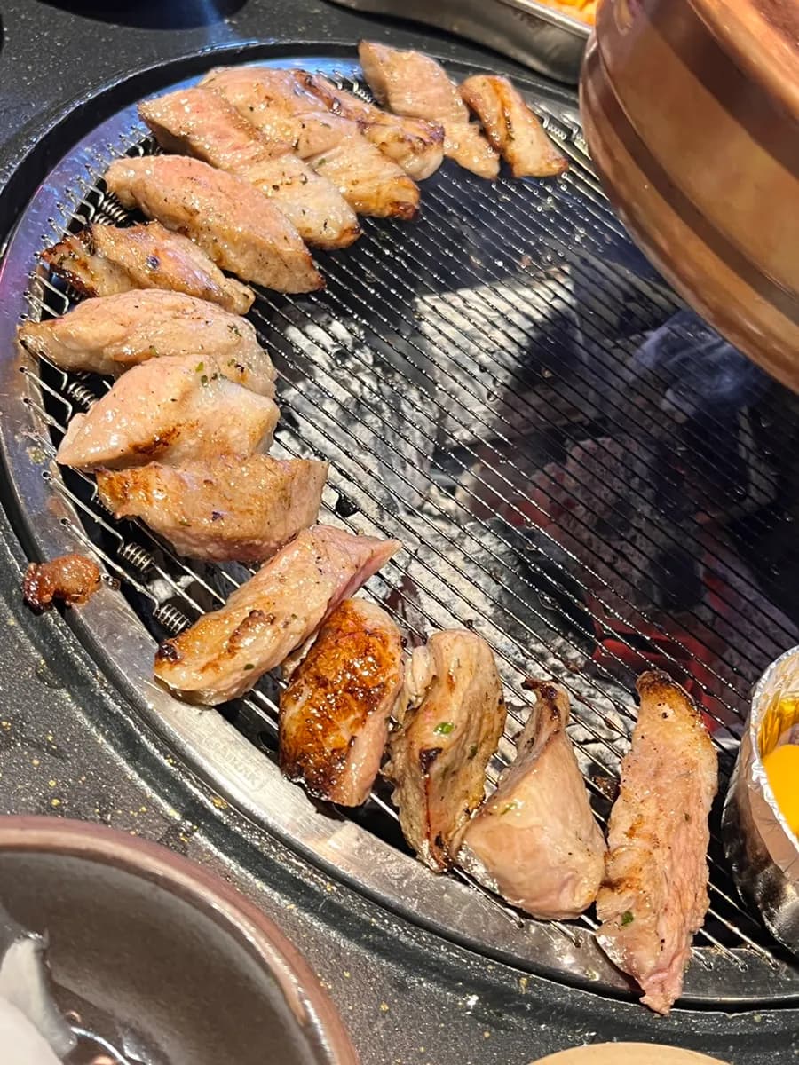 Geumjeong Station के पास Sanbon-dong में Duttumdon 288 का aged grilled meat