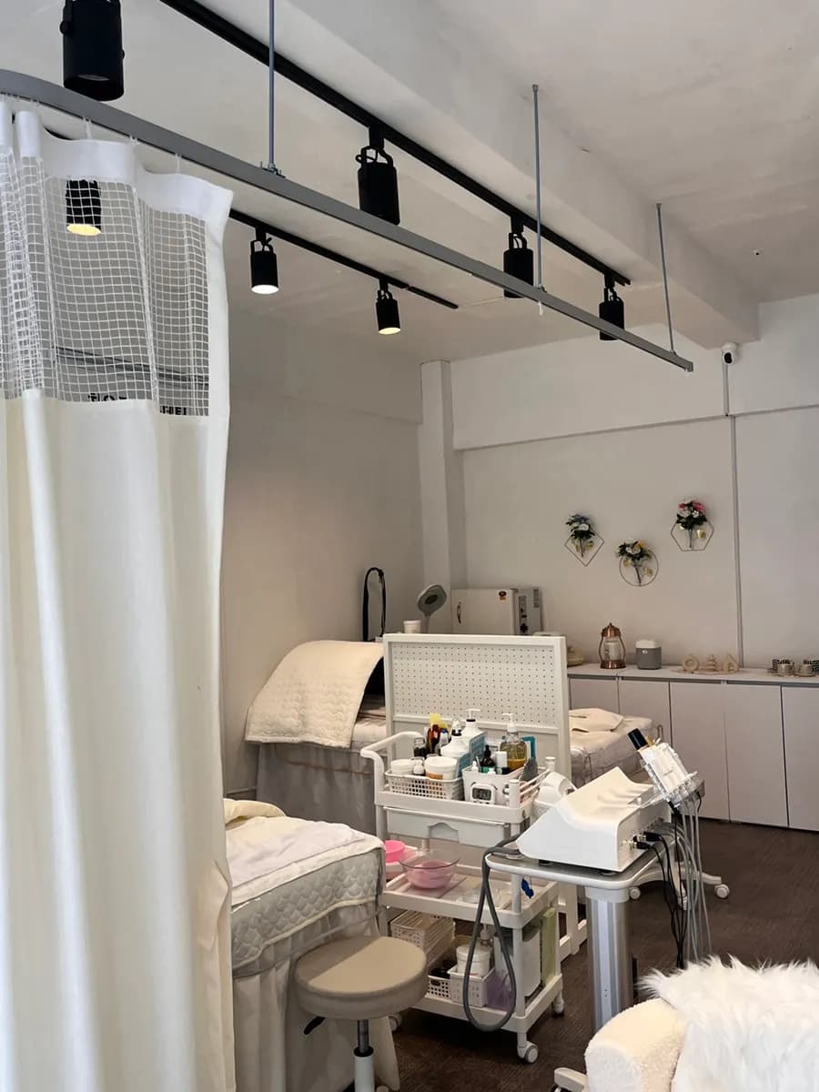 Cozy self-designed interior at Chaoreum Aesthetic