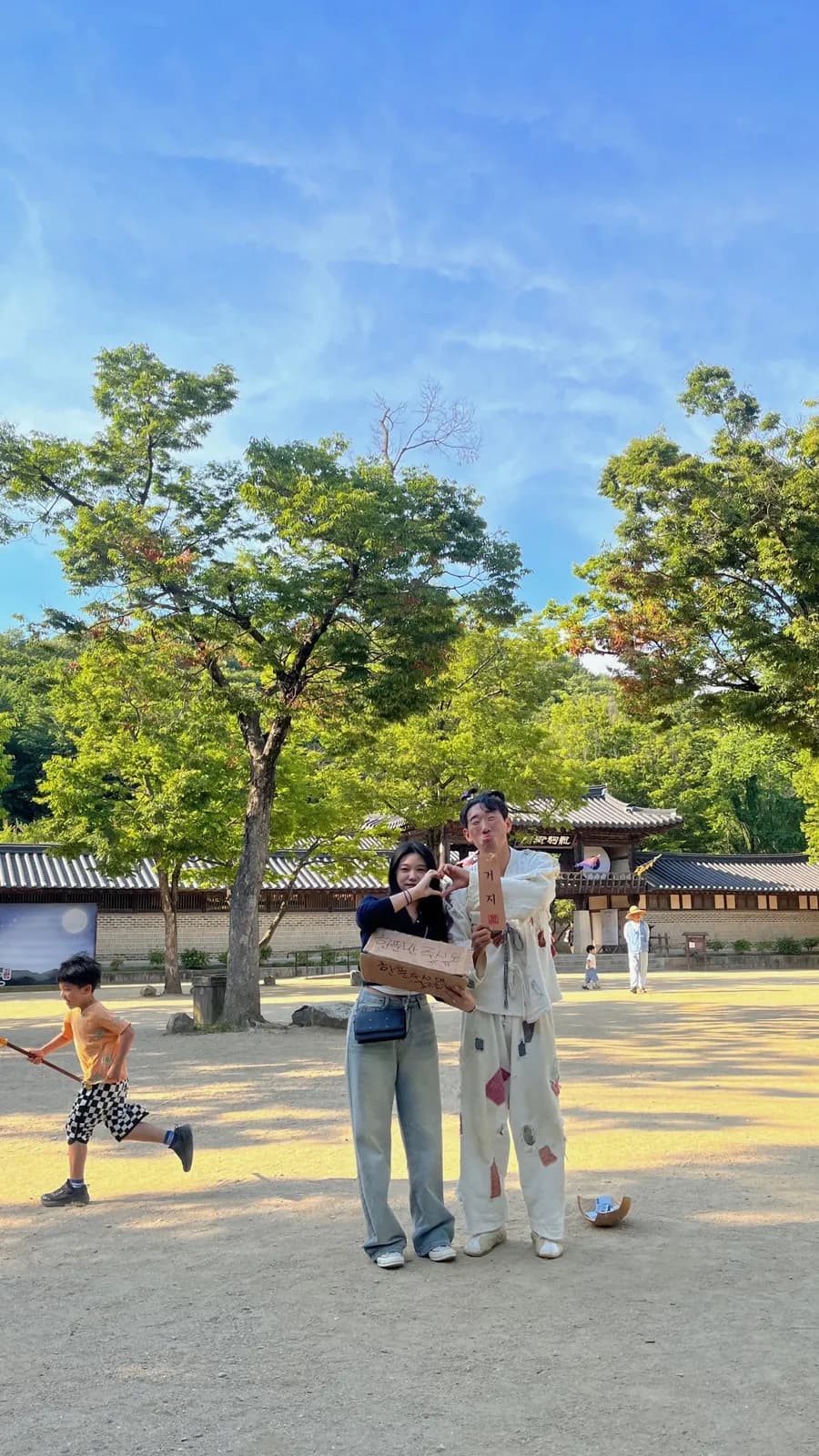 Korean Folk Village في Yongin مع Joseon Murder Investigation والعرض الليلي