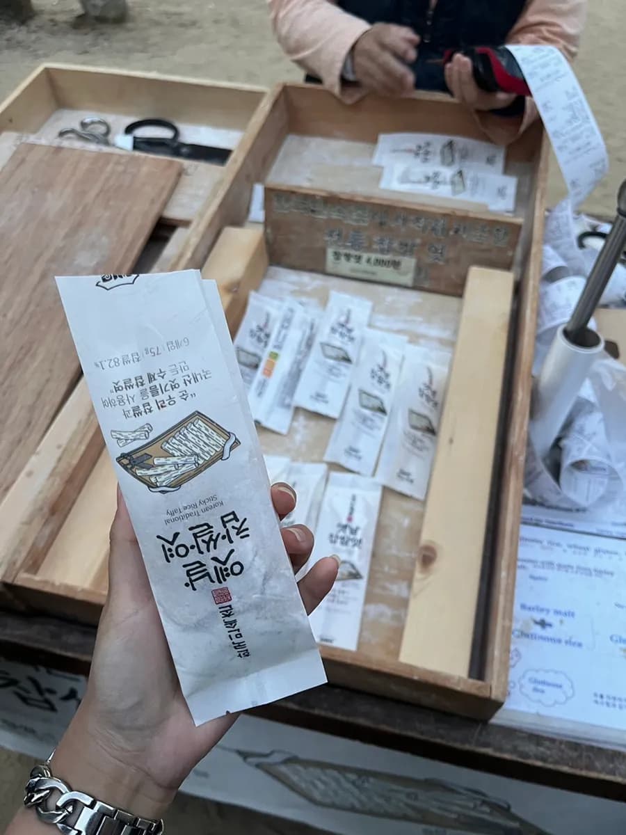 Korean Folk Village في Yongin مع Joseon Murder Investigation والعرض الليلي