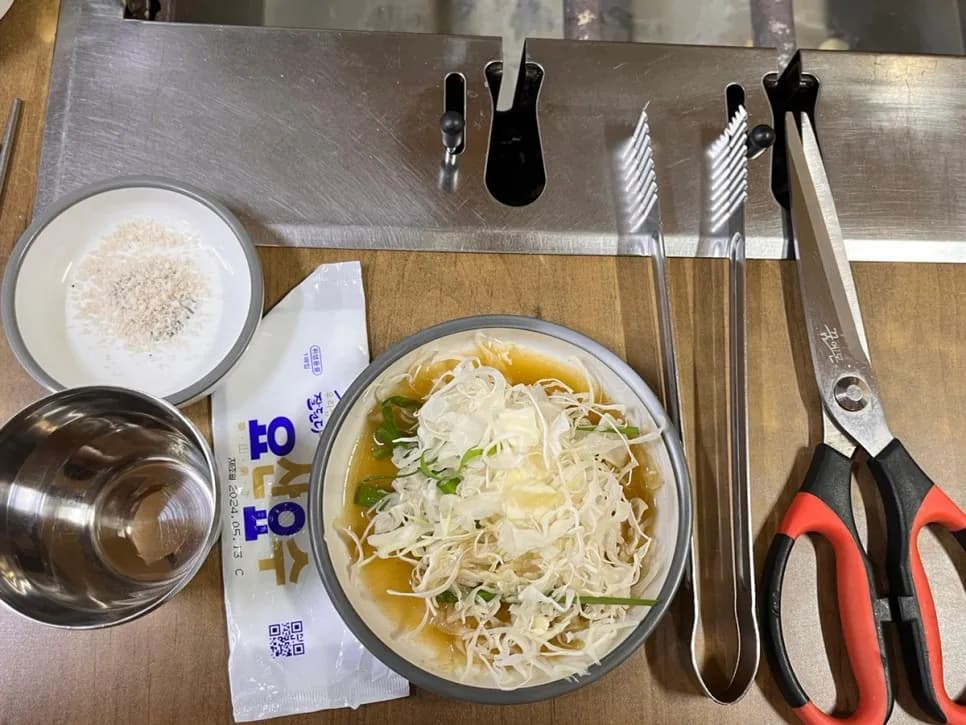 Cheonggyesan附近的 Cheonggye Orimaeul 鴨肉炭火旋轉烤肉