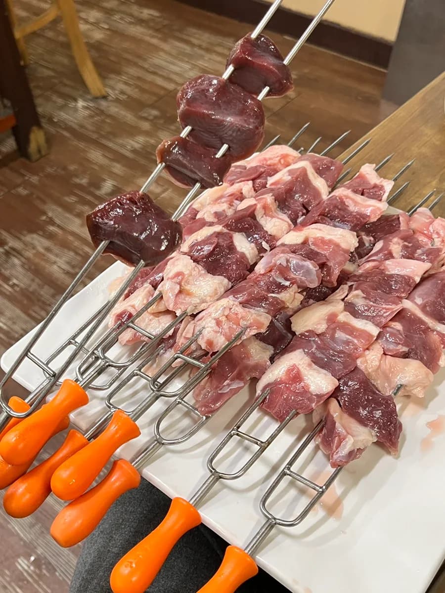 Cheonggyesan附近的 Cheonggye Orimaeul 鴨肉炭火旋轉烤肉