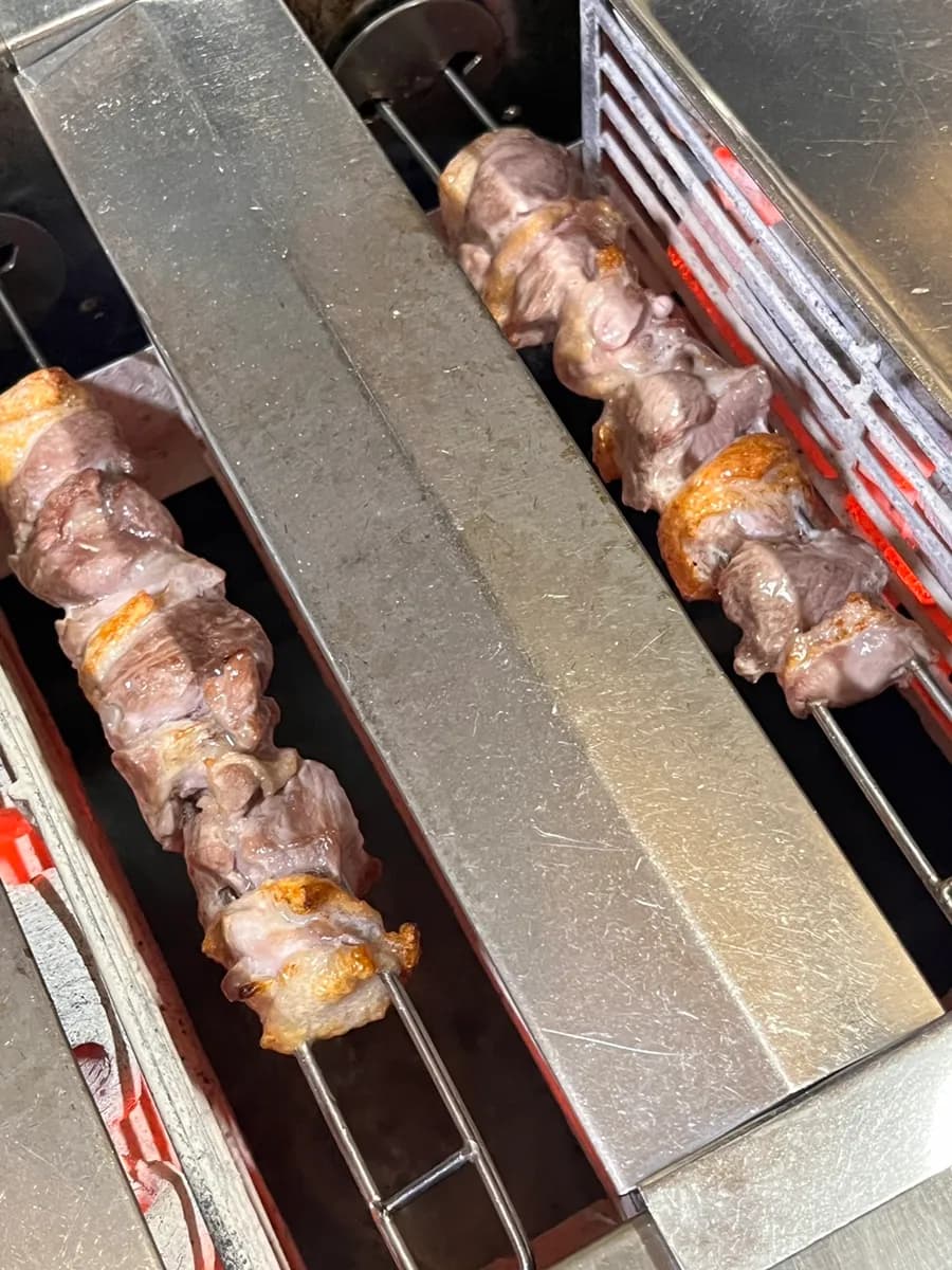 Cheonggyesan附近的 Cheonggye Orimaeul 鴨肉炭火旋轉烤肉
