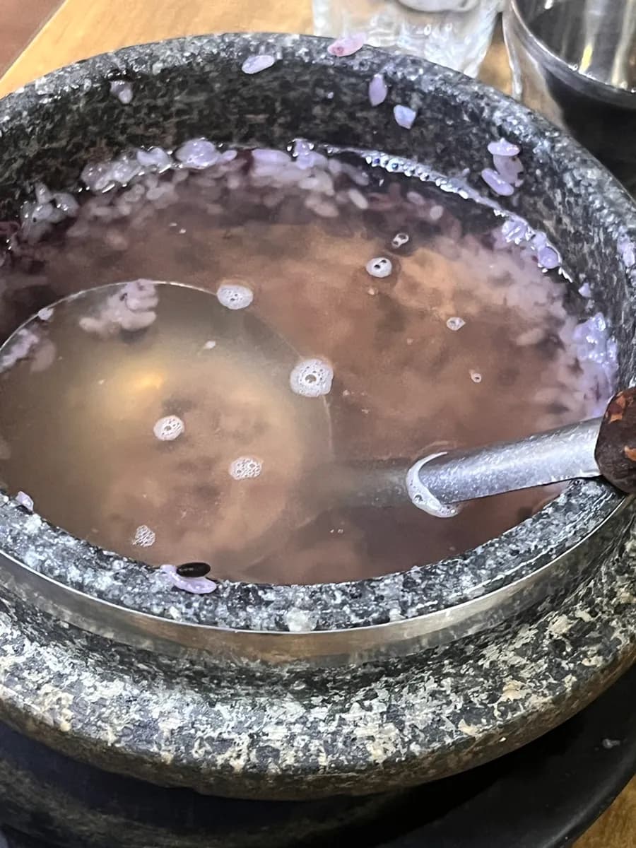 Cheonggyesan附近的 Cheonggye Orimaeul 鴨肉炭火旋轉烤肉