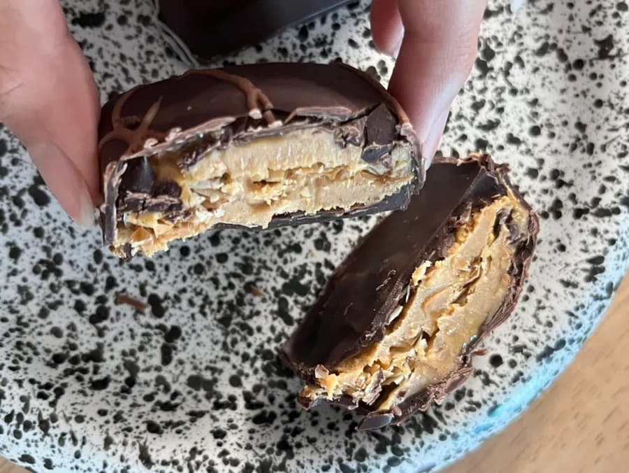 Pistachio and peanut butter Dubai chocolates on a plate