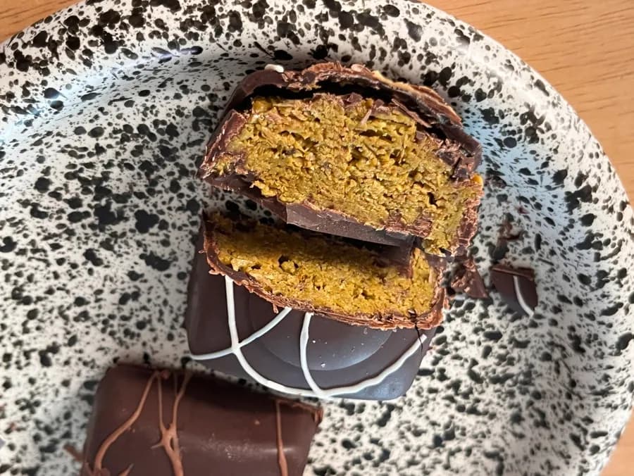 Peanut butter Dubai chocolate cross-section from Dalbom Choco