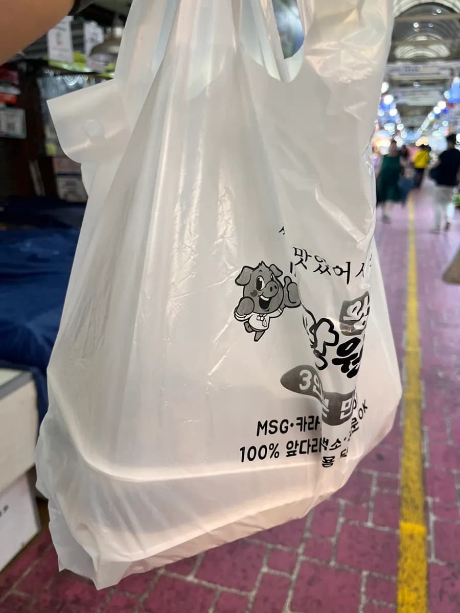 Counter line at Manwon Jokbal in Sanbon Market