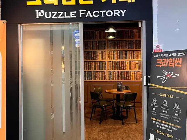 Crime scene cafe Puzzle Factory Bundang at Seohyeon Station escape room para sa indoor date sa Bundang