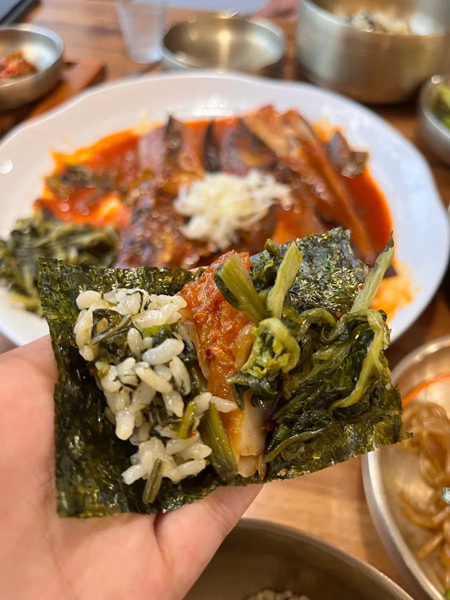 مطعم كوري قرب Baegun Lake: «Owol-ui Gondre» مع cheonggukjang غني ومائدة كاملة