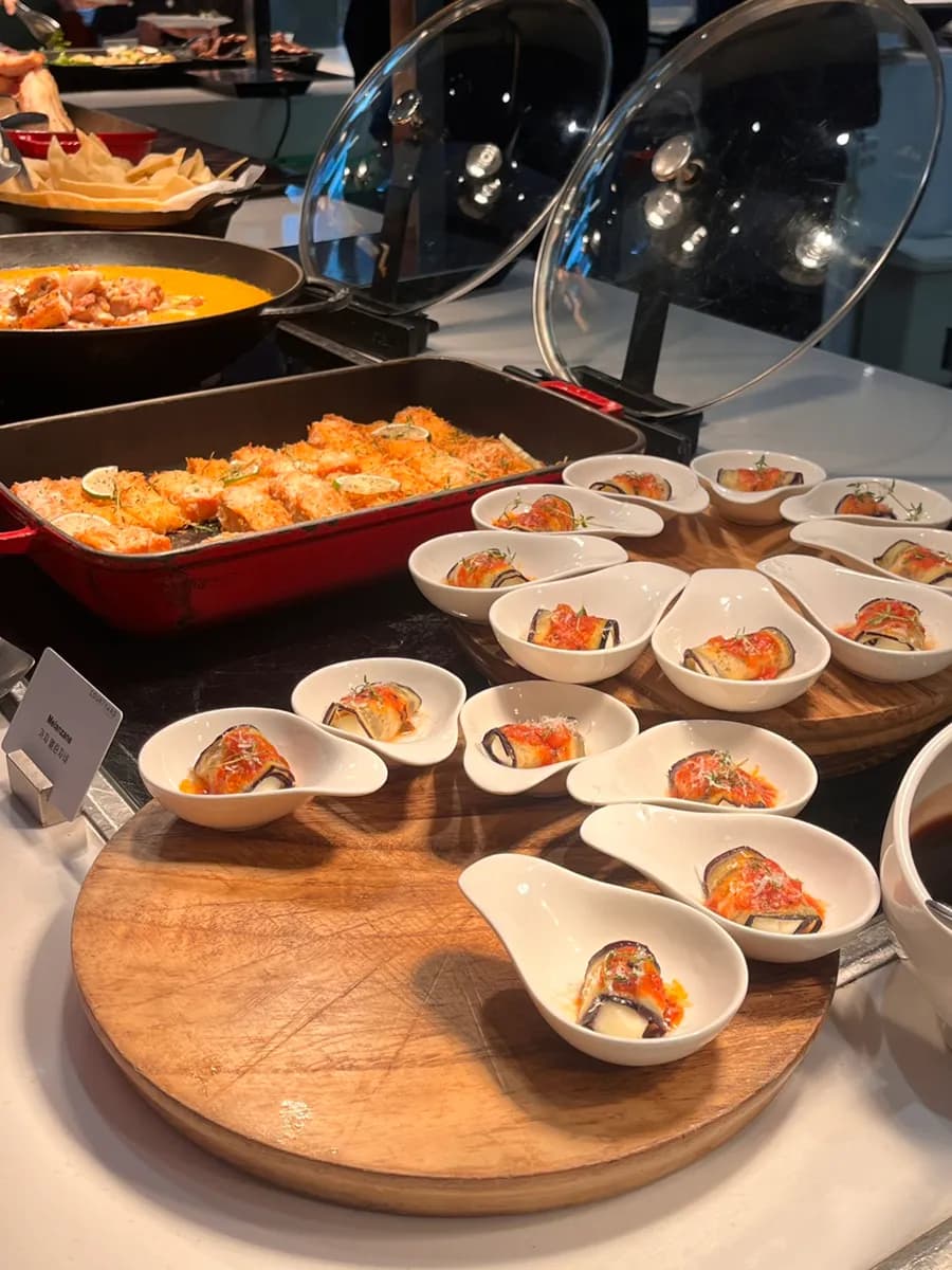 Courtyard Marriott Suwon Kitchen dinner buffet review with grill, seafood and desserts