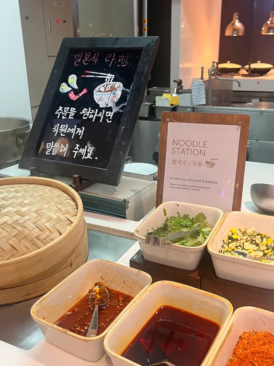 Courtyard Marriott Suwon Kitchen dinner buffet review with grill, seafood and desserts