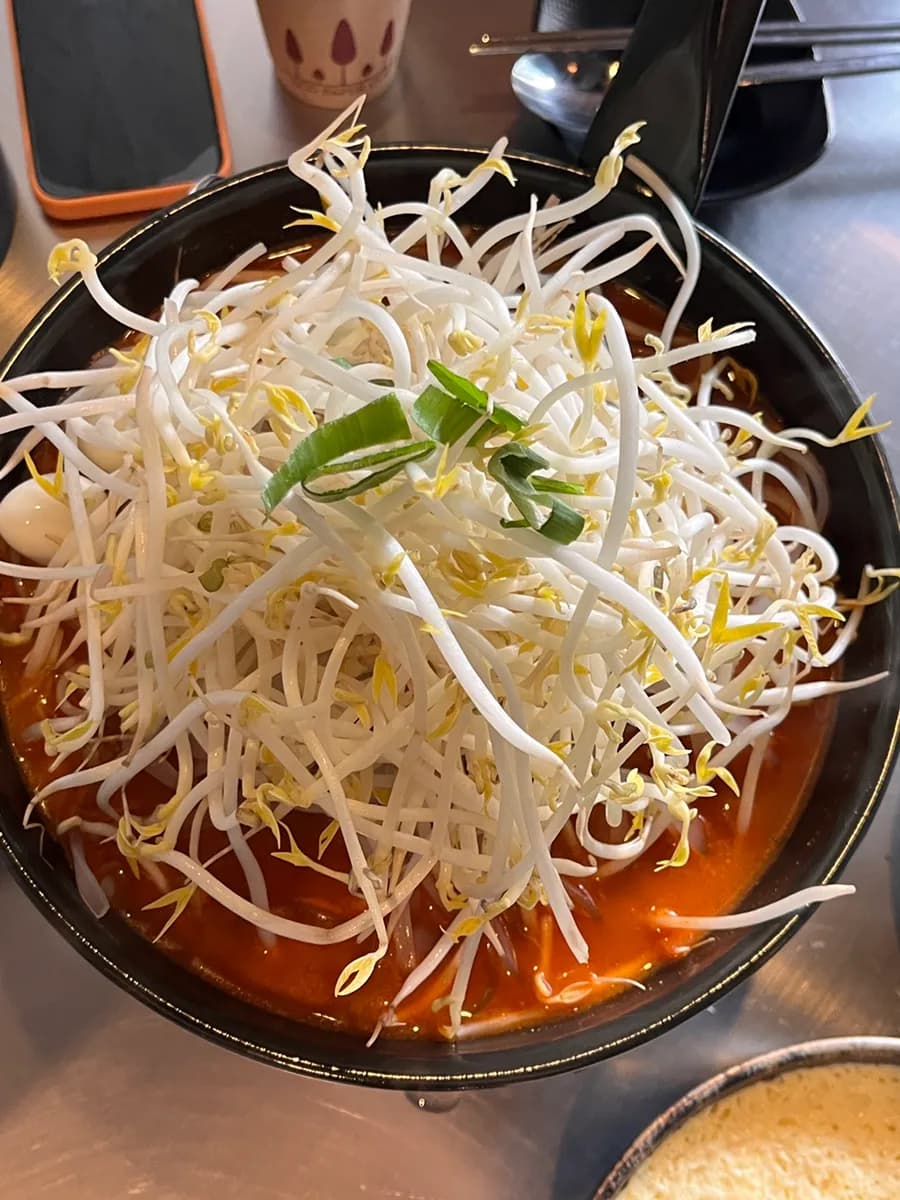 Jeongdeun Dakbal cerca de Sanbon Station con soup dakbal picante