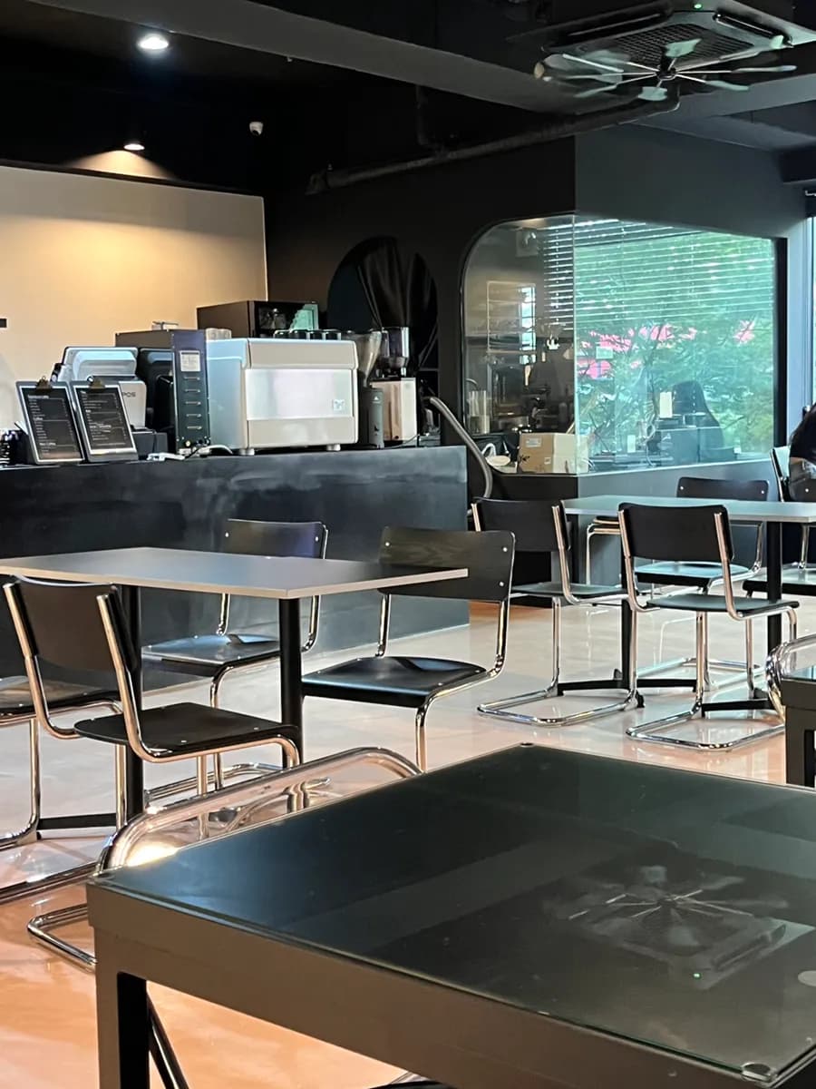 Beomgye cafe B. Rosace Birosas, date recommendation, black vibe at hip na atmosphere / nectarine smoothie, naging smoothie ng buhay