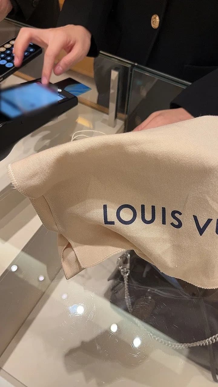 รีวิว Louis Vuitton Nano Noe mini bag ภาพใส่ของ รายละเอียด และภาพสะพายที่ Lotte Department Store Incheon