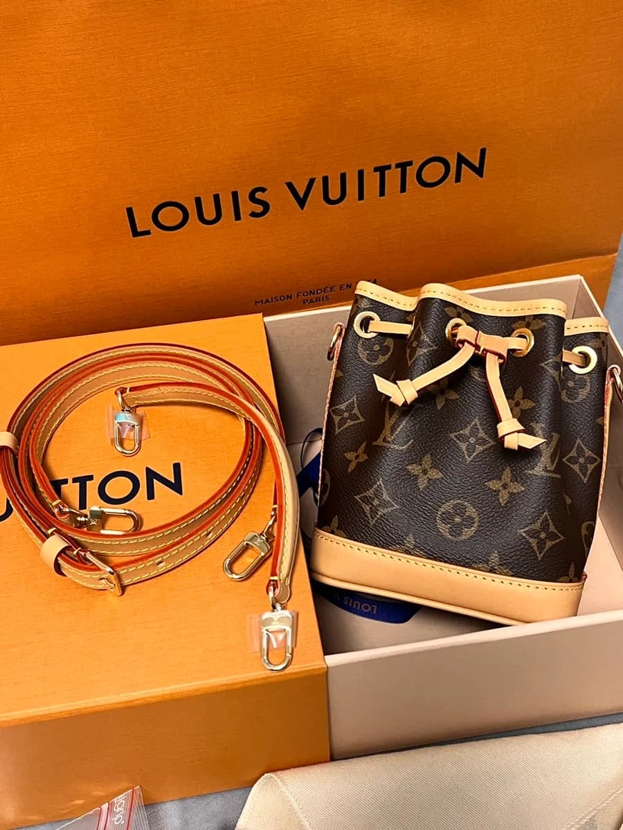 รีวิว Louis Vuitton Nano Noe mini bag ภาพใส่ของ รายละเอียด และภาพสะพายที่ Lotte Department Store Incheon
