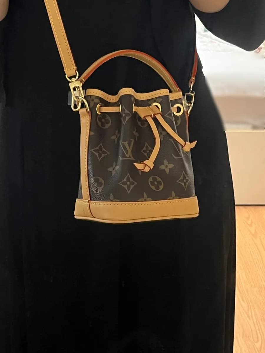 รีวิว Louis Vuitton Nano Noe mini bag ภาพใส่ของ รายละเอียด และภาพสะพายที่ Lotte Department Store Incheon