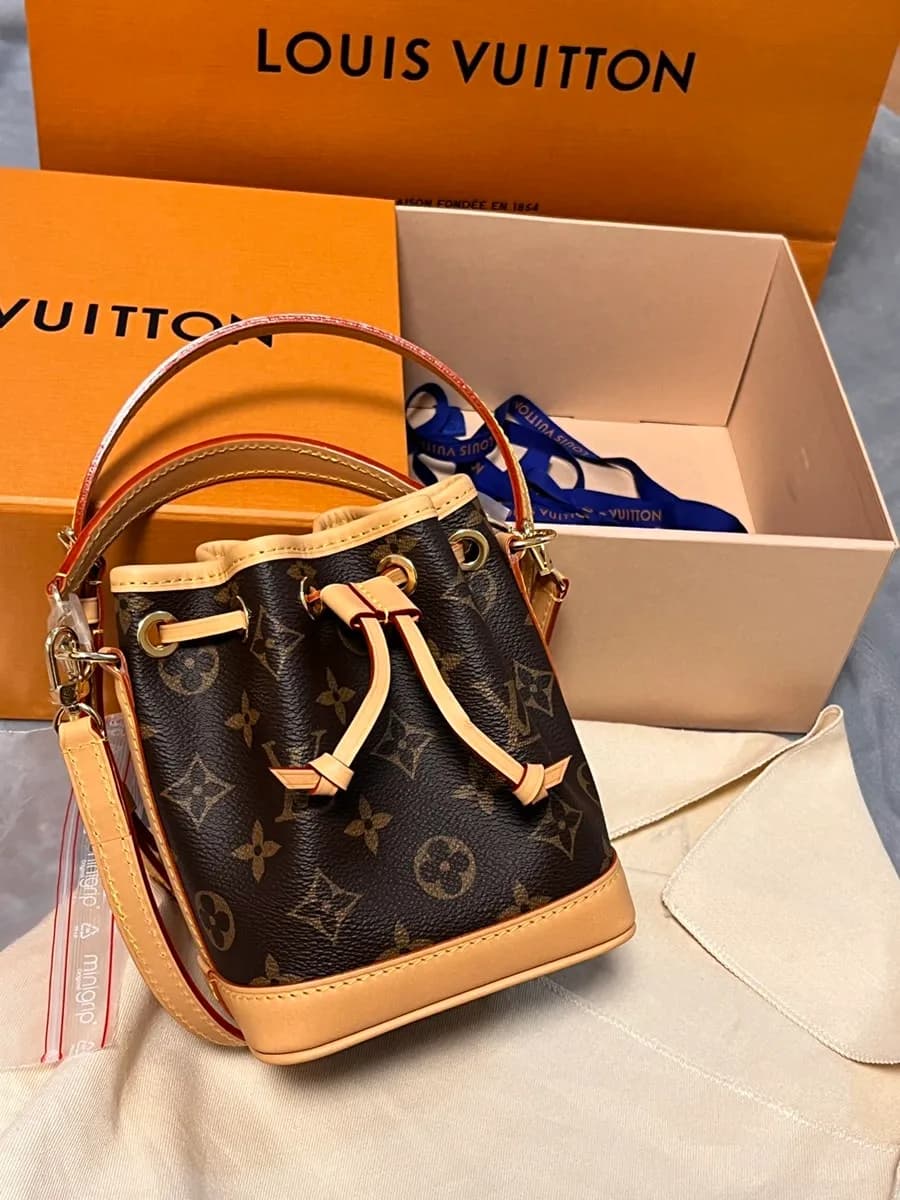 รีวิว Louis Vuitton Nano Noe mini bag ภาพใส่ของ รายละเอียด และภาพสะพายที่ Lotte Department Store Incheon