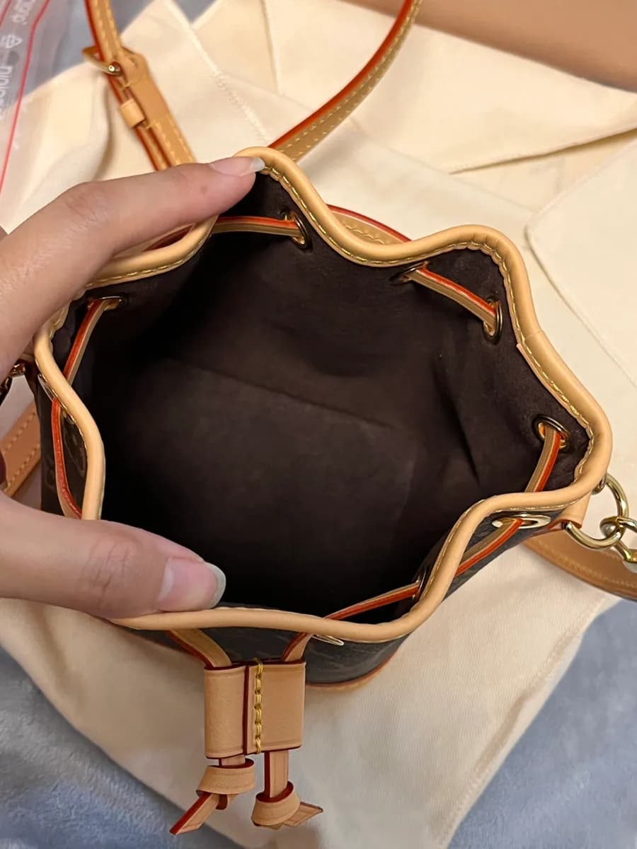 รีวิว Louis Vuitton Nano Noe mini bag ภาพใส่ของ รายละเอียด และภาพสะพายที่ Lotte Department Store Incheon