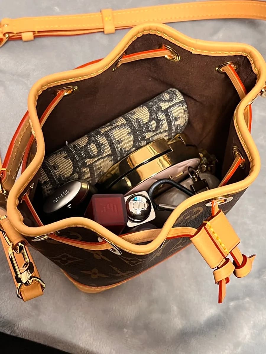 รีวิว Louis Vuitton Nano Noe mini bag ภาพใส่ของ รายละเอียด และภาพสะพายที่ Lotte Department Store Incheon