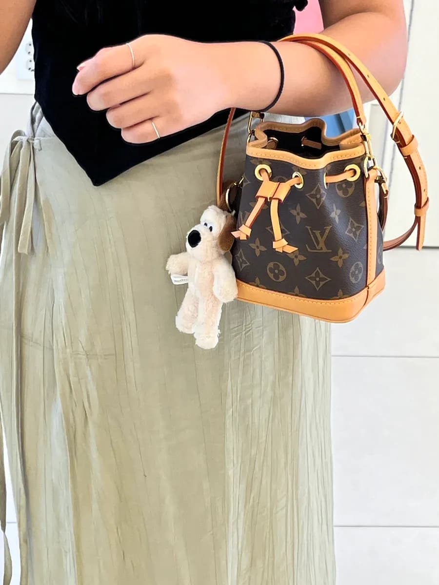 รีวิว Louis Vuitton Nano Noe mini bag ภาพใส่ของ รายละเอียด และภาพสะพายที่ Lotte Department Store Incheon