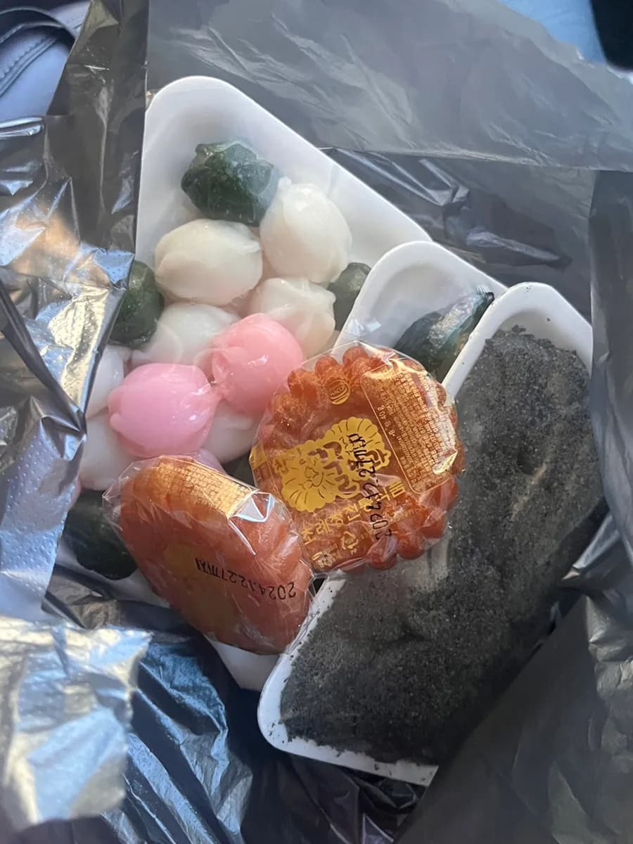 Empfehlung für einen Tteok-Laden in Anyang: verstecktes Tteok-Lokal im Bakdal Market, „Minsok Tteokjip“