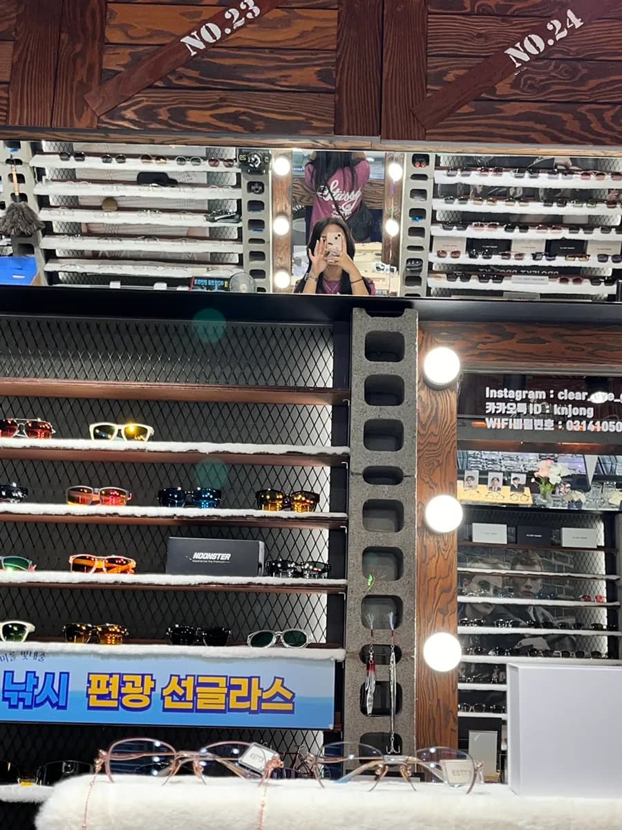Rekomendasi kacamata yang cocok dengan wajah di Malgeunnun Optical Wolpi / banyak jenis dan trendi