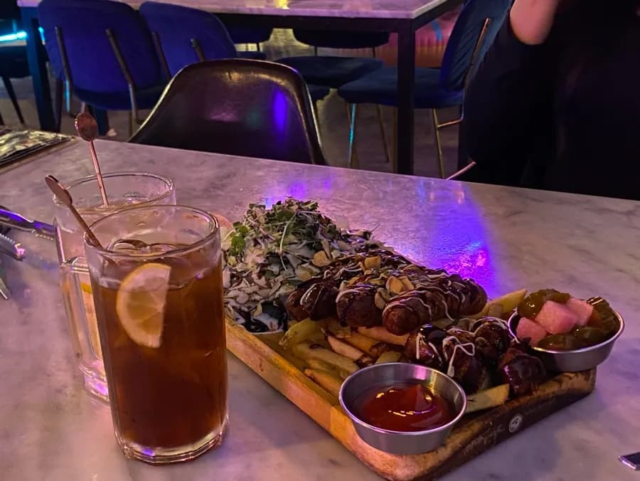 Highball không giới hạn cùng xúc xích và salad tại Almang