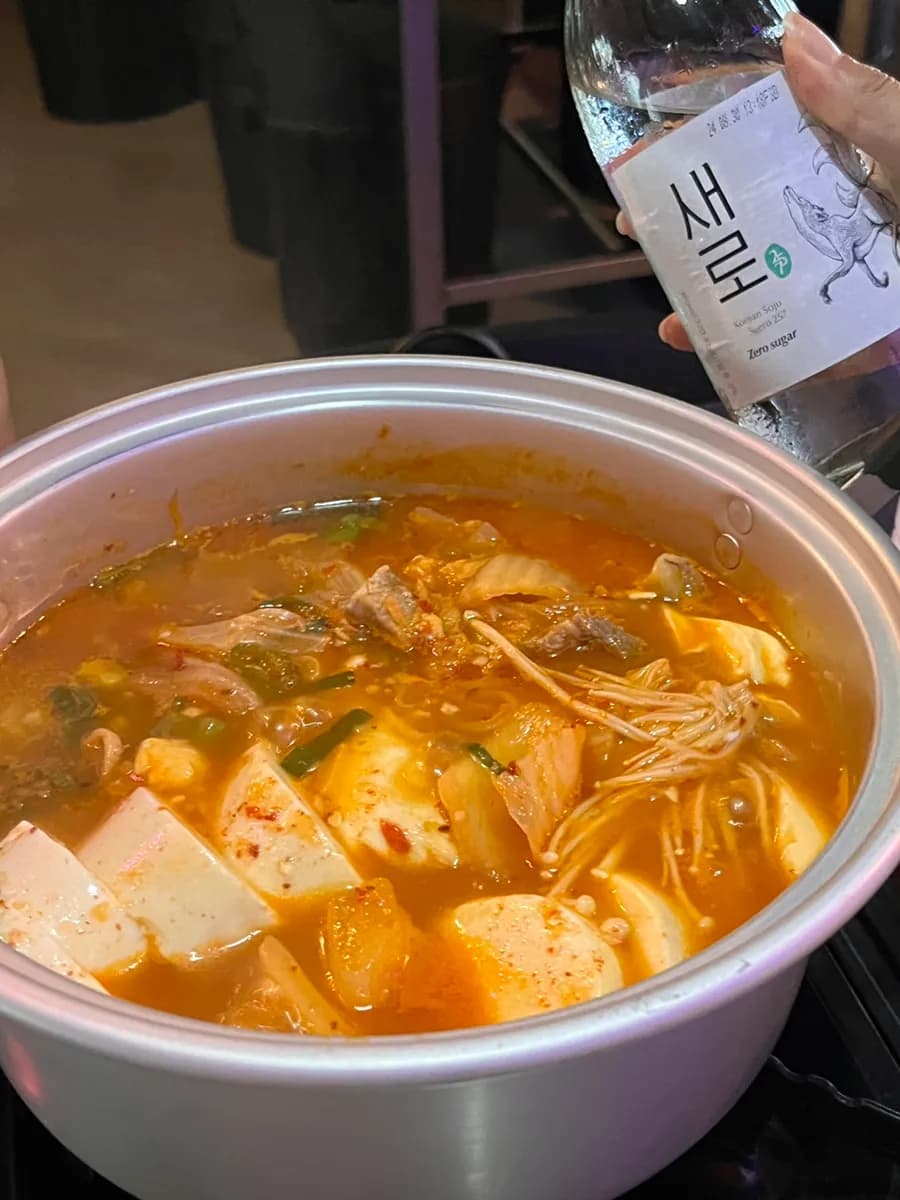 หม้อซุปกิมจิหมูใส่เต้าหู้อ่อนแบบเต็มหม้อ