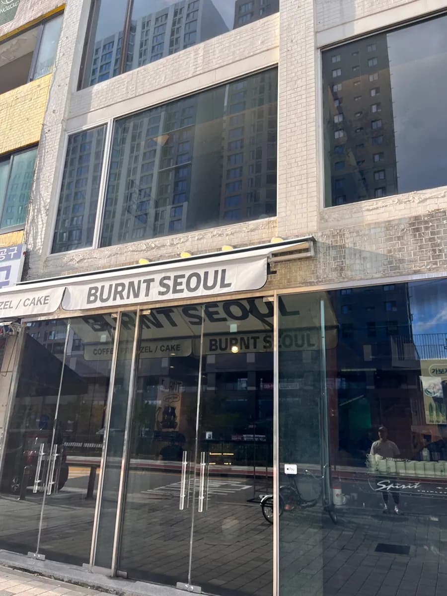 清溪川附近的 Burnt Seoul 钟路咖啡馆