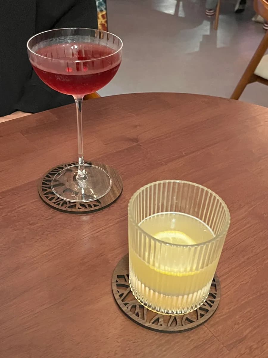 Neue Cocktailbar Apiro an der Sanbon Station mit vielen Drinks