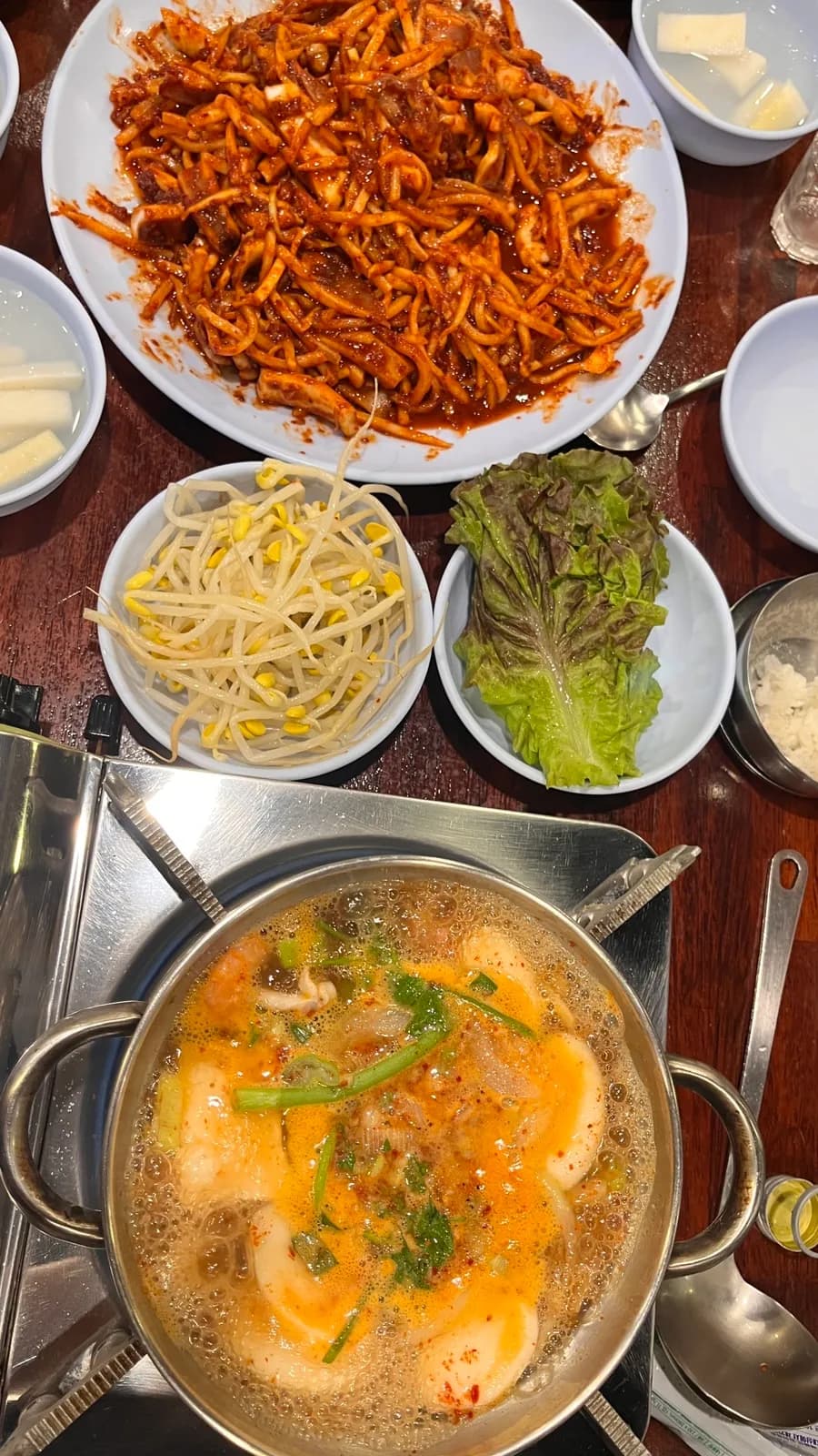 安养 Donghae Ojingeo Bossam 超辣鱿鱼bossam餐厅