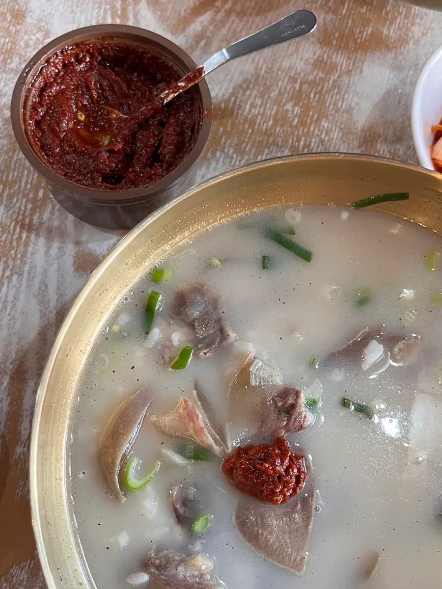安养中央市场附近的 Majang-dong Someori Gukbap